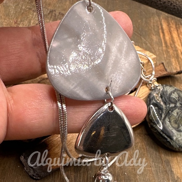 Gray huge mother of pearl shell silver statement necklace extra long - Picture 2 of 3